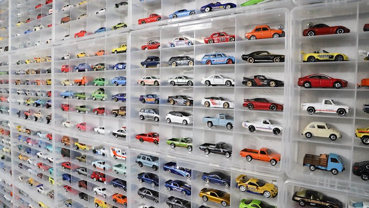 DIY Matchbox or Hot Wheels Storage Carrier - Happy Hour Projects