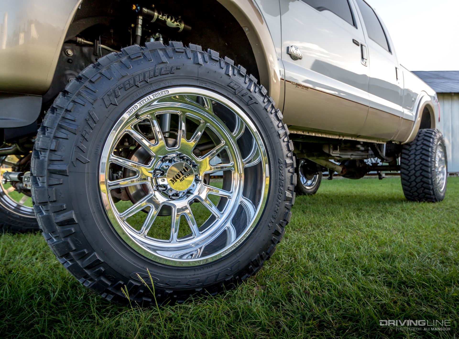 2011-Ford-F250-24-Moto-Metal-Wheels-40-Trail-Grapplers-8-inch-bds-lift