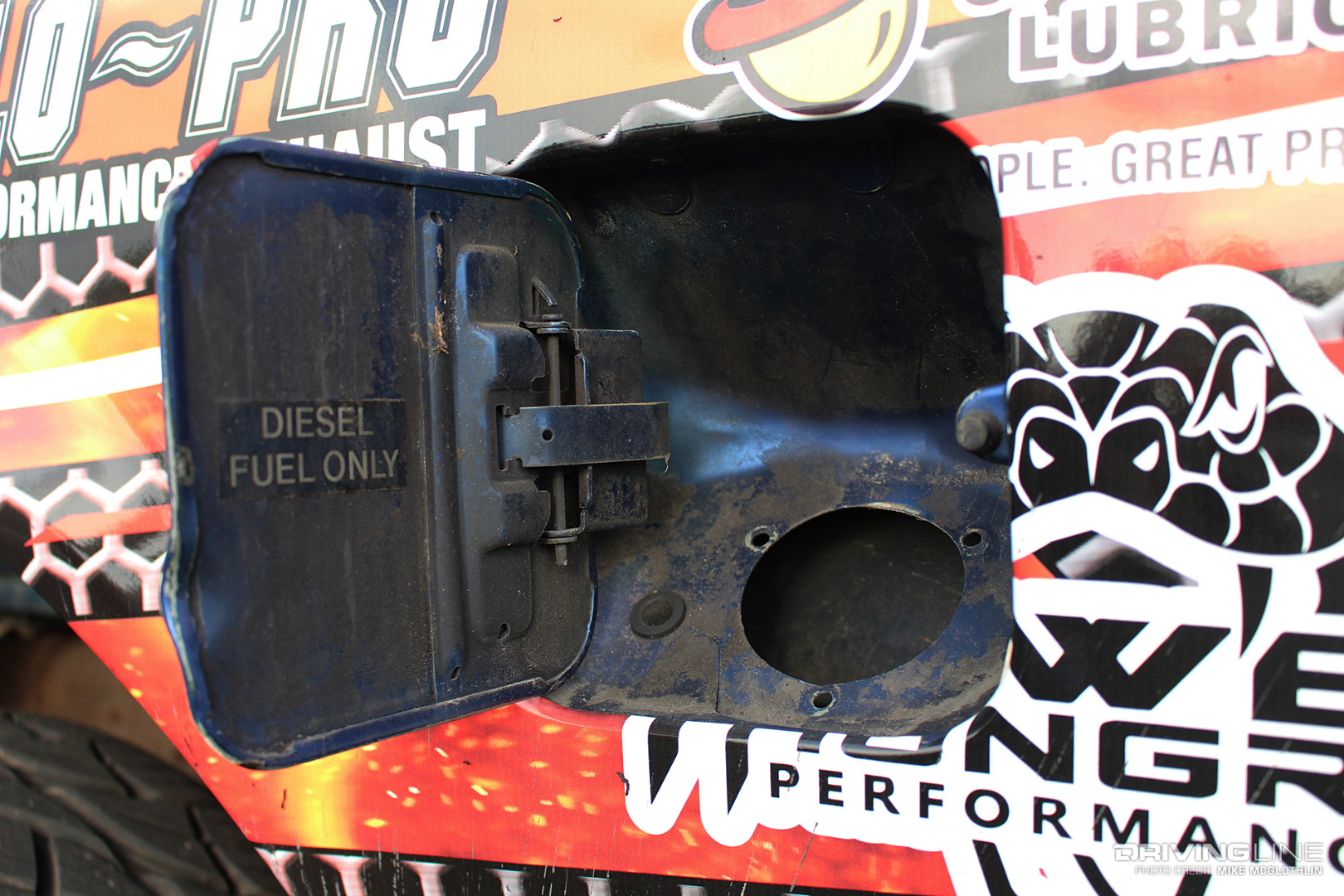 010-1996-Ford-Fuel-Tank-Door