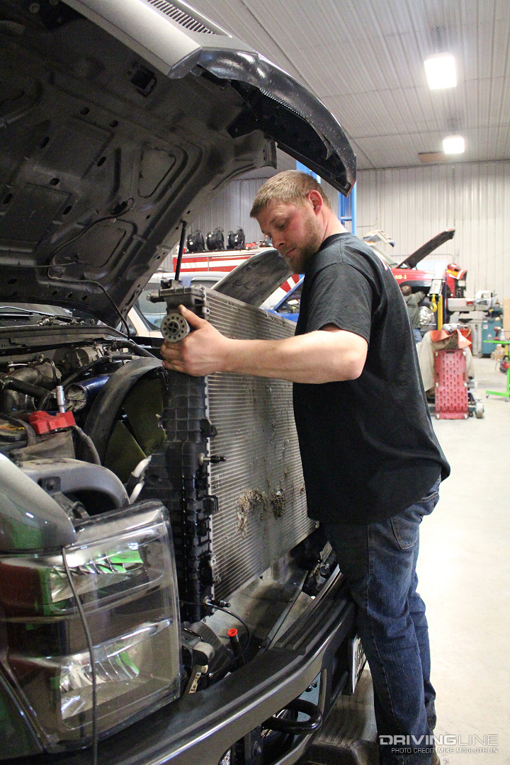 001-2010-Ford-F250-Radiator-Removal