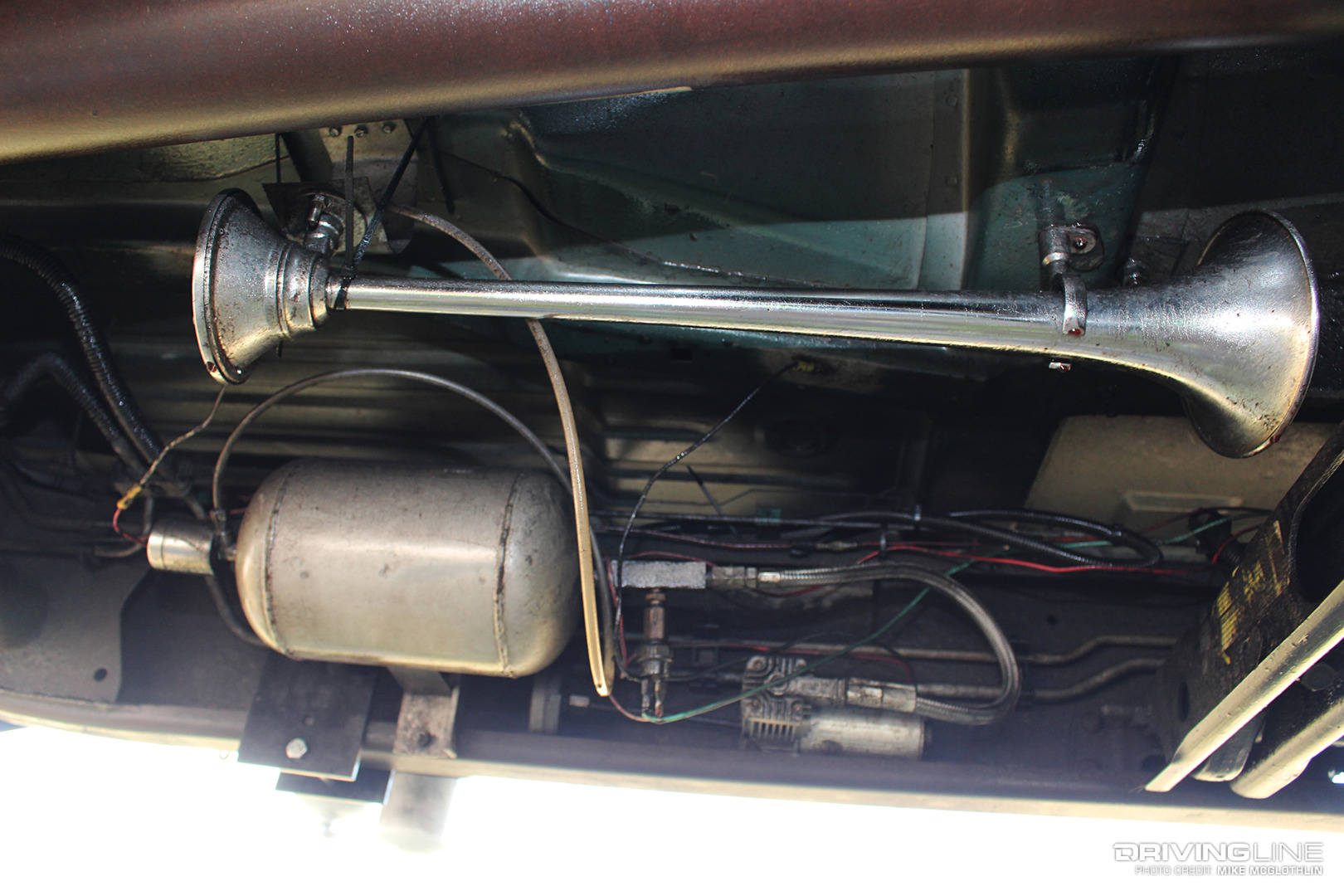 train horn trumpet air tank