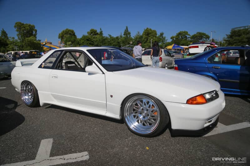 Mooneyes Street Car Nationals White