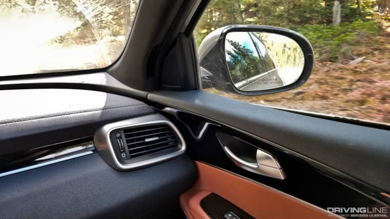 Kia Sorento interior side