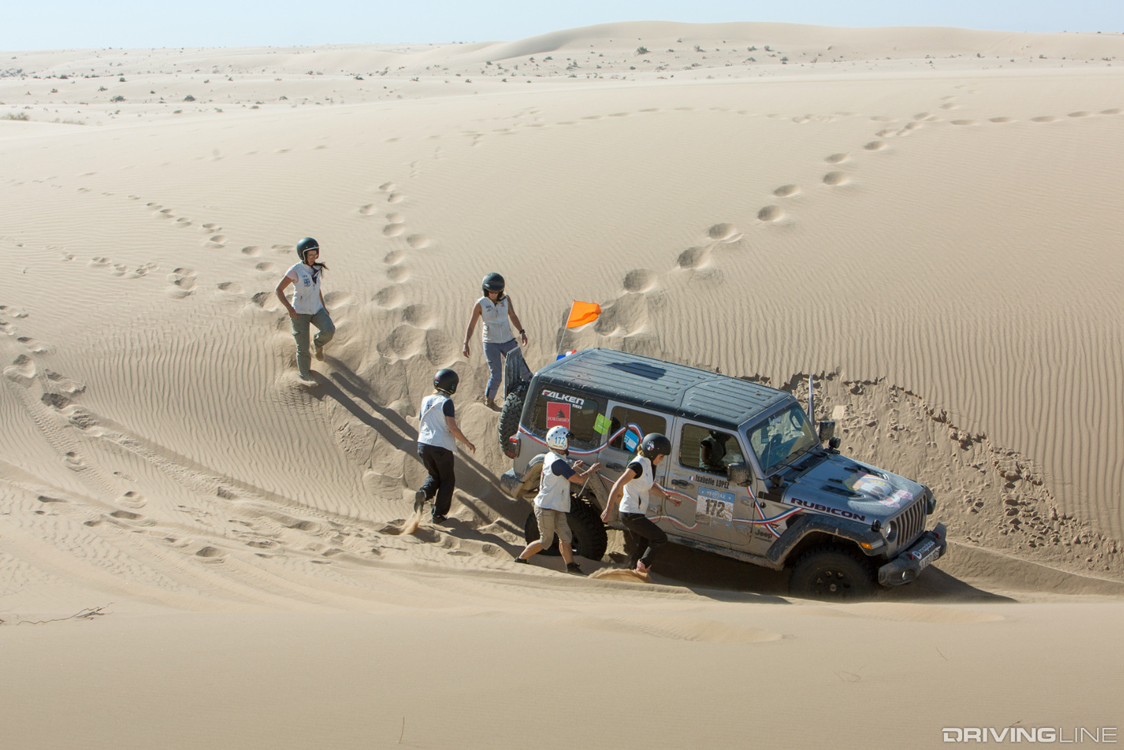 Rebelles helping Team 172 Les Blondes du Desert