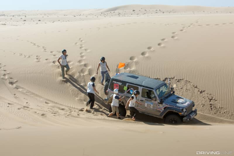 Rebelles helping Team 172 Les Blondes du Desert