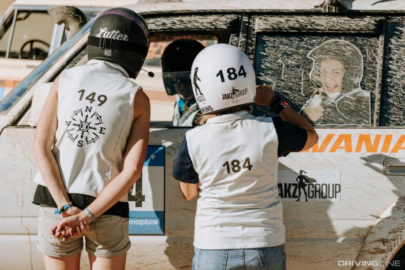 Rebelles discussing their next navigational move