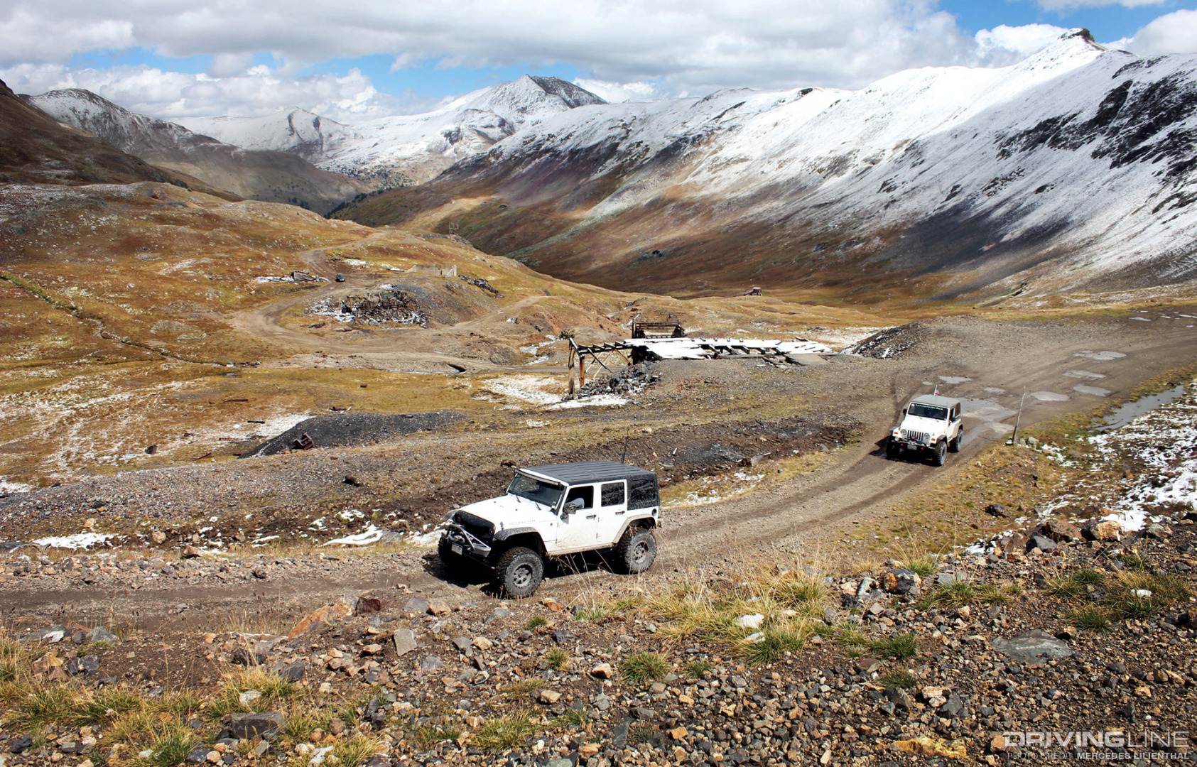 Jeeps curving around California, Hurricane, Corkscrew Pass