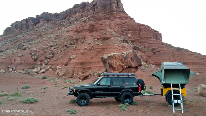 Jeep Cherokee and Dinoot trailer