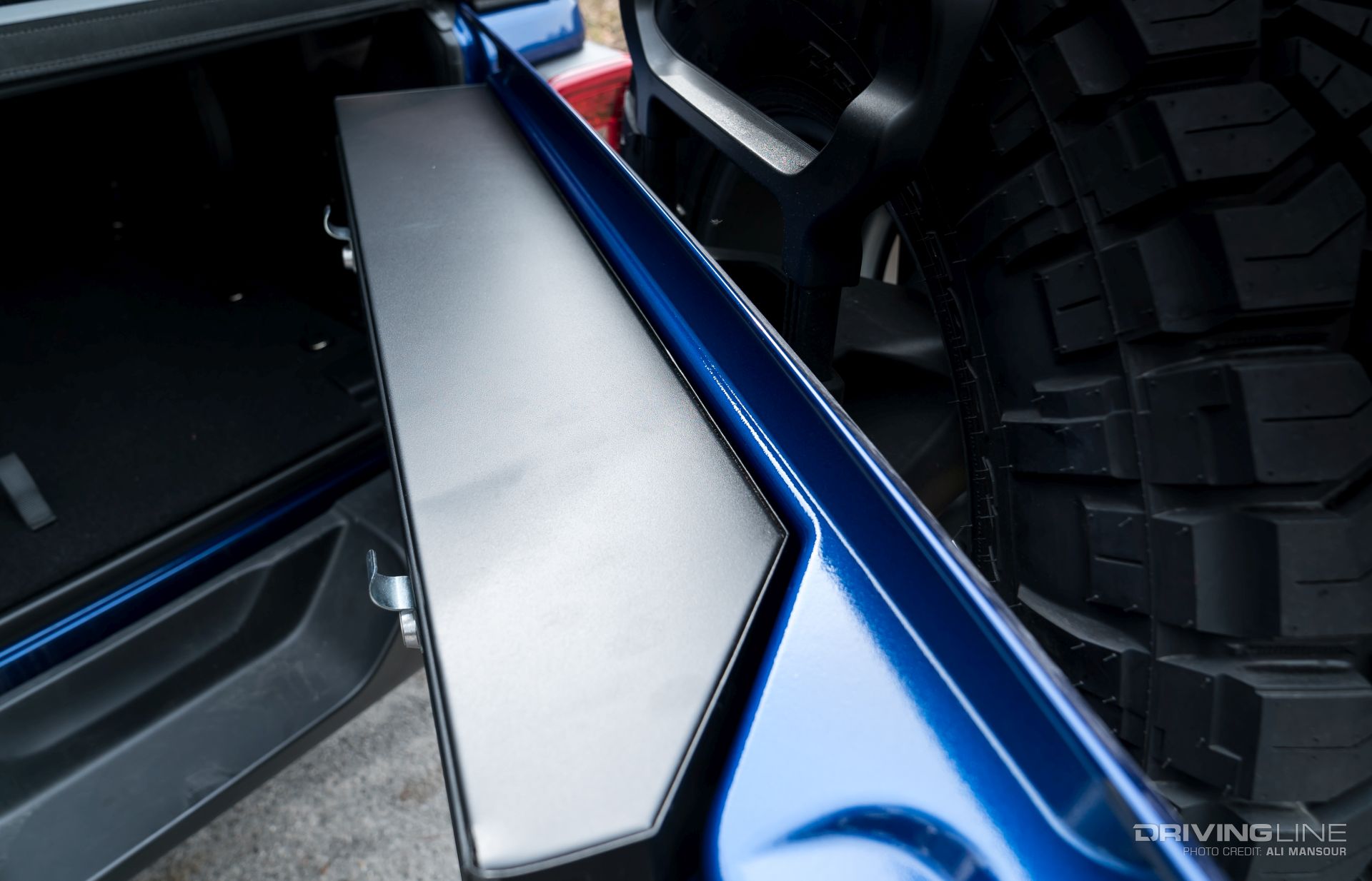 2018-jeep-wrangler-jl-sport-tuff-tailgate-lockbox-nitto-ridge-grappler installed