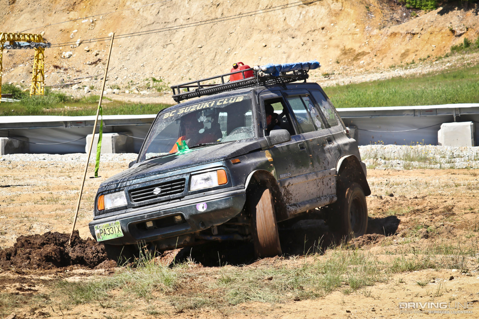 Off-roading Suzuki Sidekick 4x4