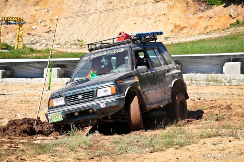 Off-roading Suzuki Sidekick 4x4