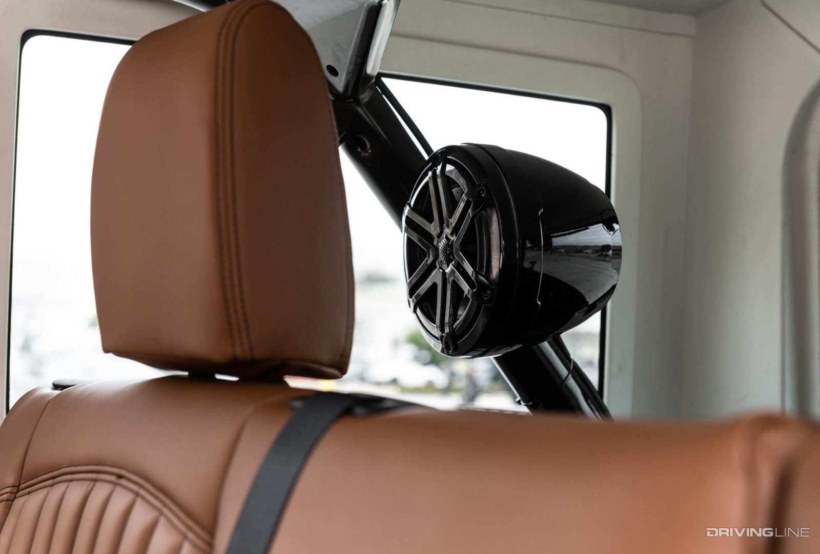 Starwood Motors Jeep JK interior with Alpine pod speakers