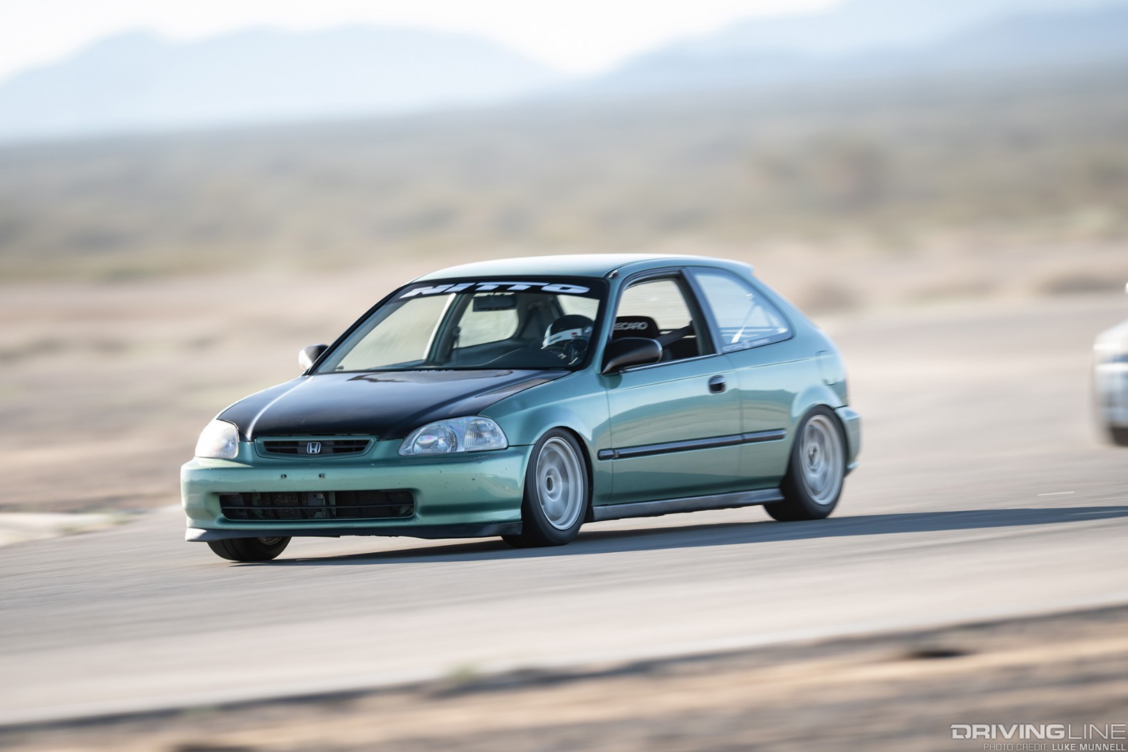 Driver Battles Honda Civic on the Track