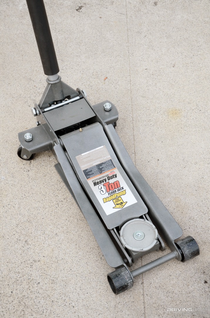Low-profile 3-ton floor jack