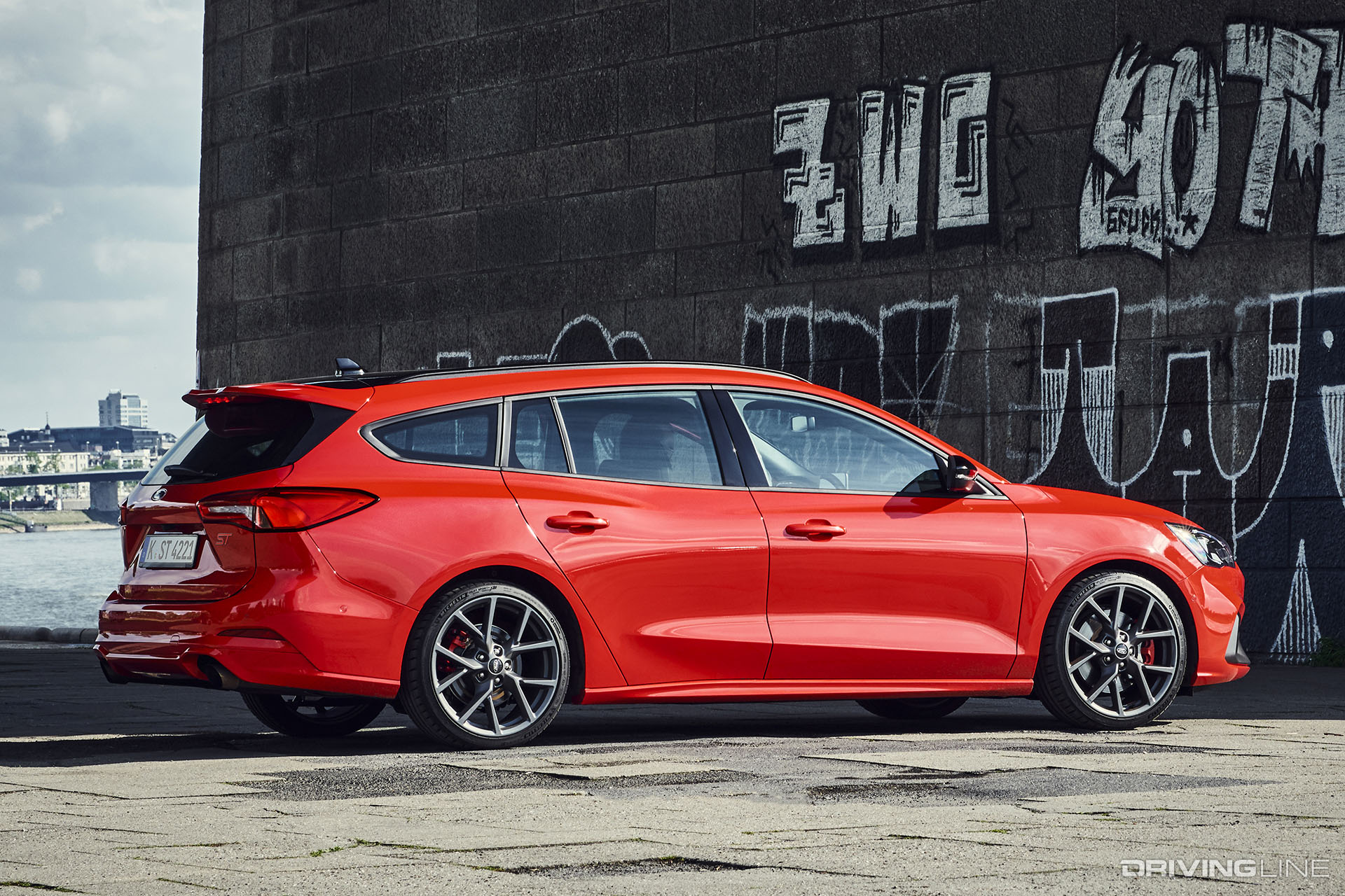 Side of 2019 Ford Focus ST Wagon