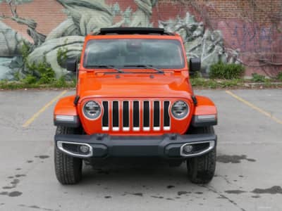 2019 Jeep Wrangler JL Sahara Sky One-Touch Review | DrivingLine