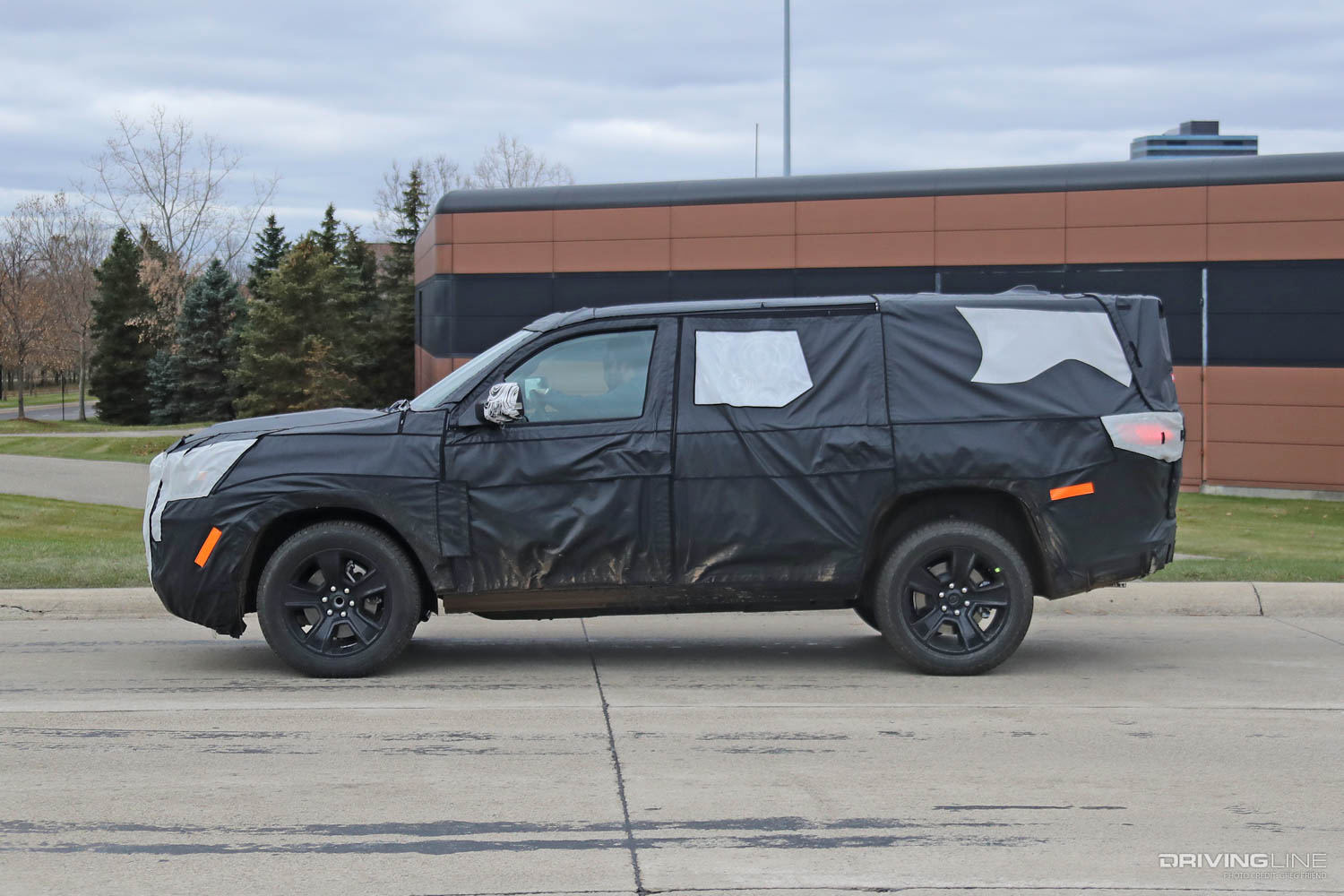 2021 Jeep Wagoneer driver side