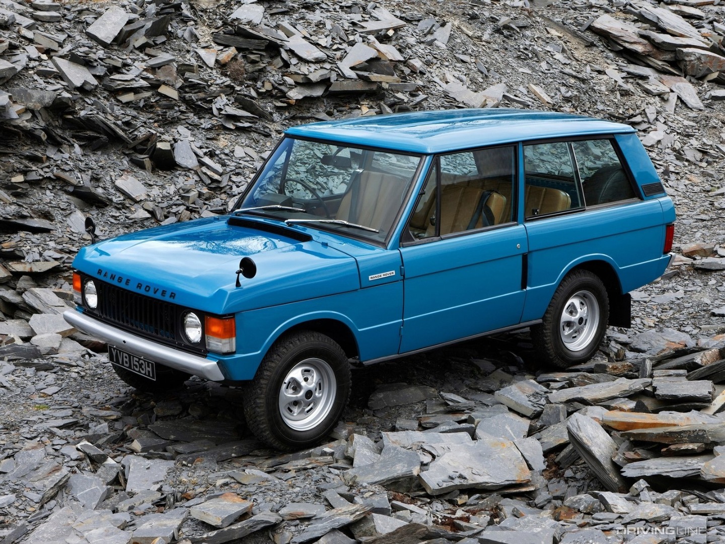Blue Land Rover Range Rover Classic on rocks.