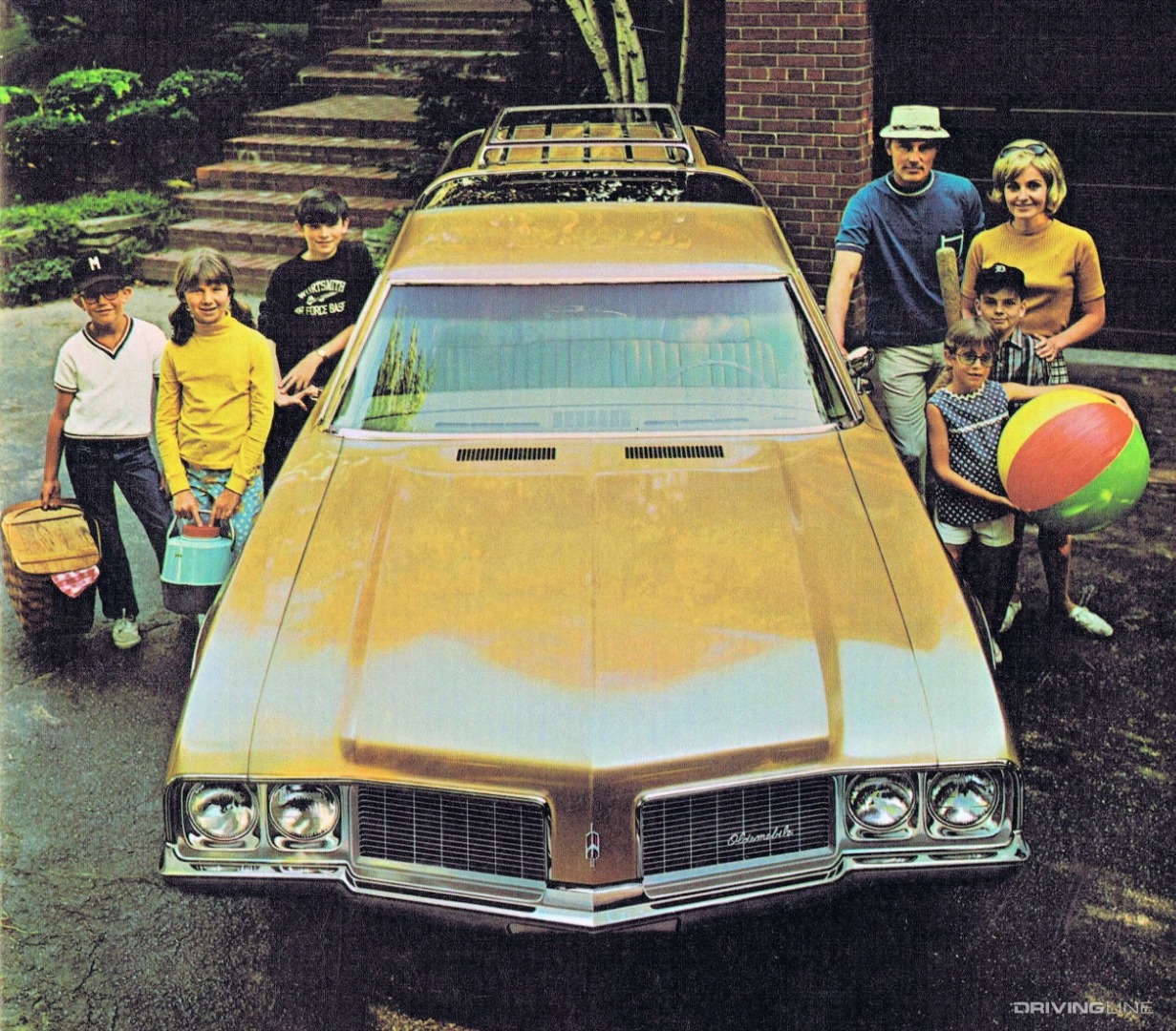 Oldsmobile Vista Cruiser with family.