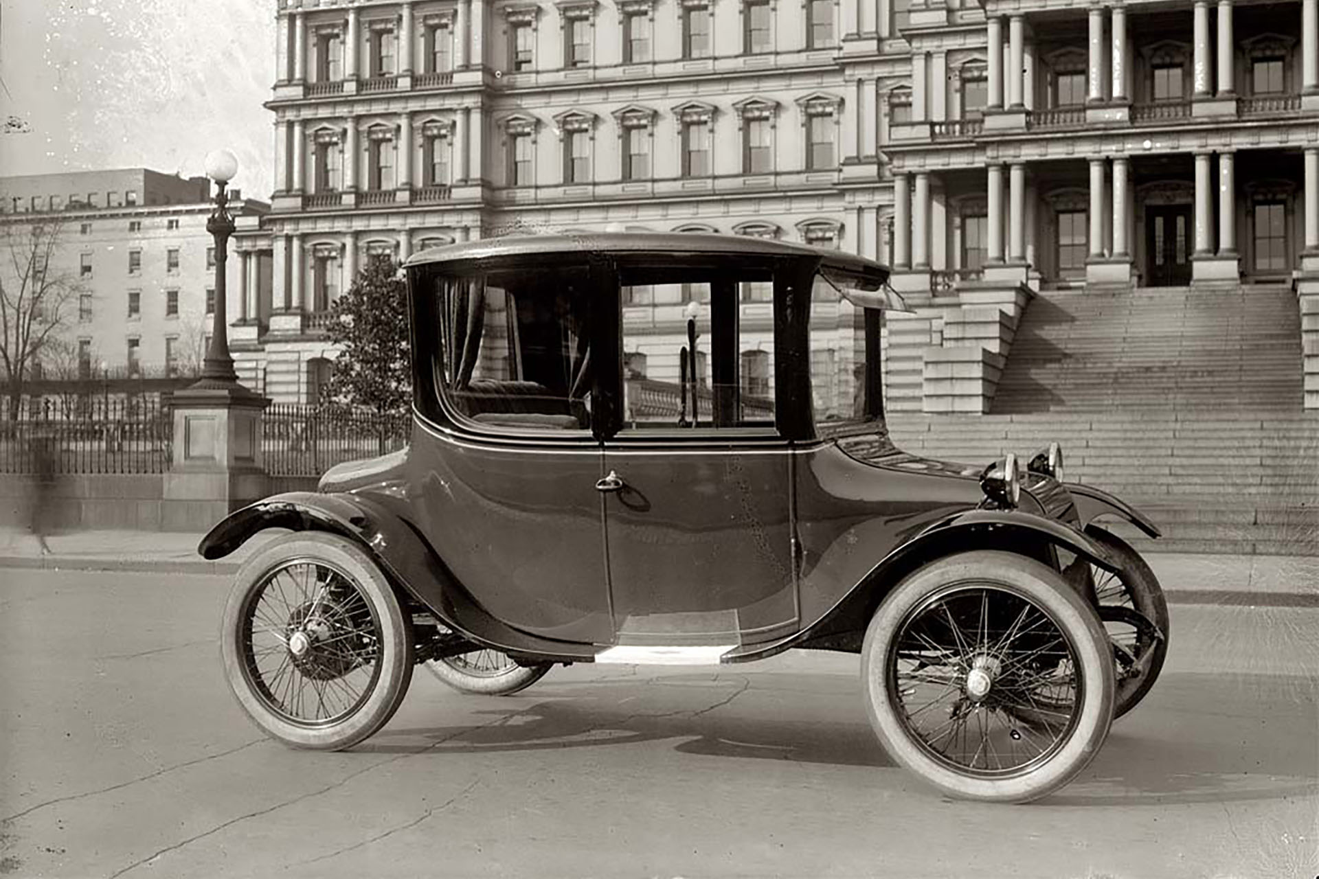 1907 Detroit Electric Car