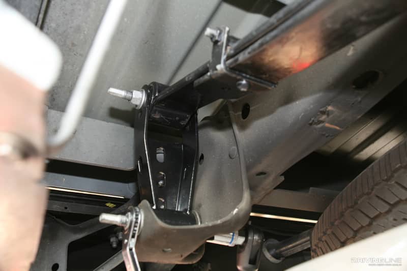 Lowered Leaf Springs and Shackle Kit for Trucks