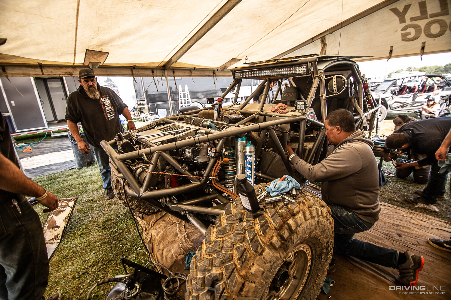 2020 Ultra4 Racing Crandon Bailey Cole's team working on car