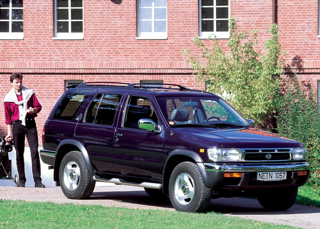 Nissan Pathfinder dropping off at school.