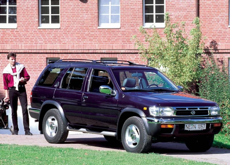 Nissan Pathfinder dropping off at school.