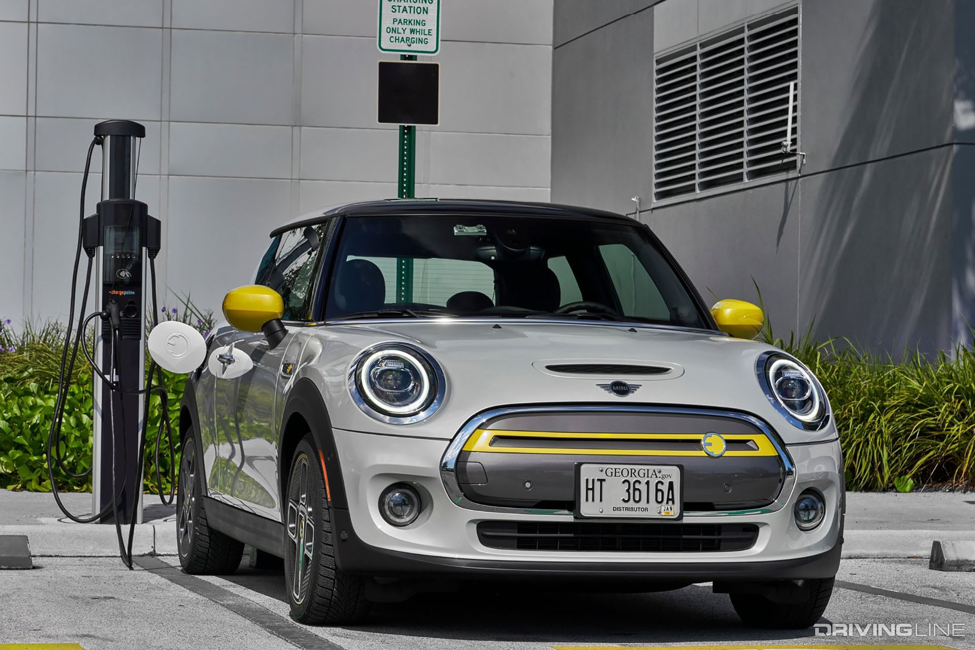 2020 Minie SE Charging