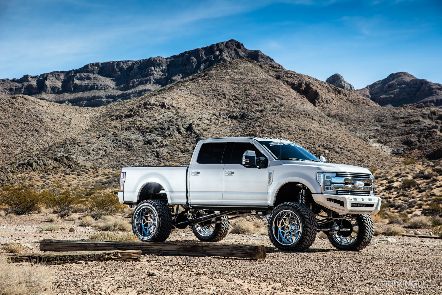 White lifted 2017 Ford Super Duty Truck