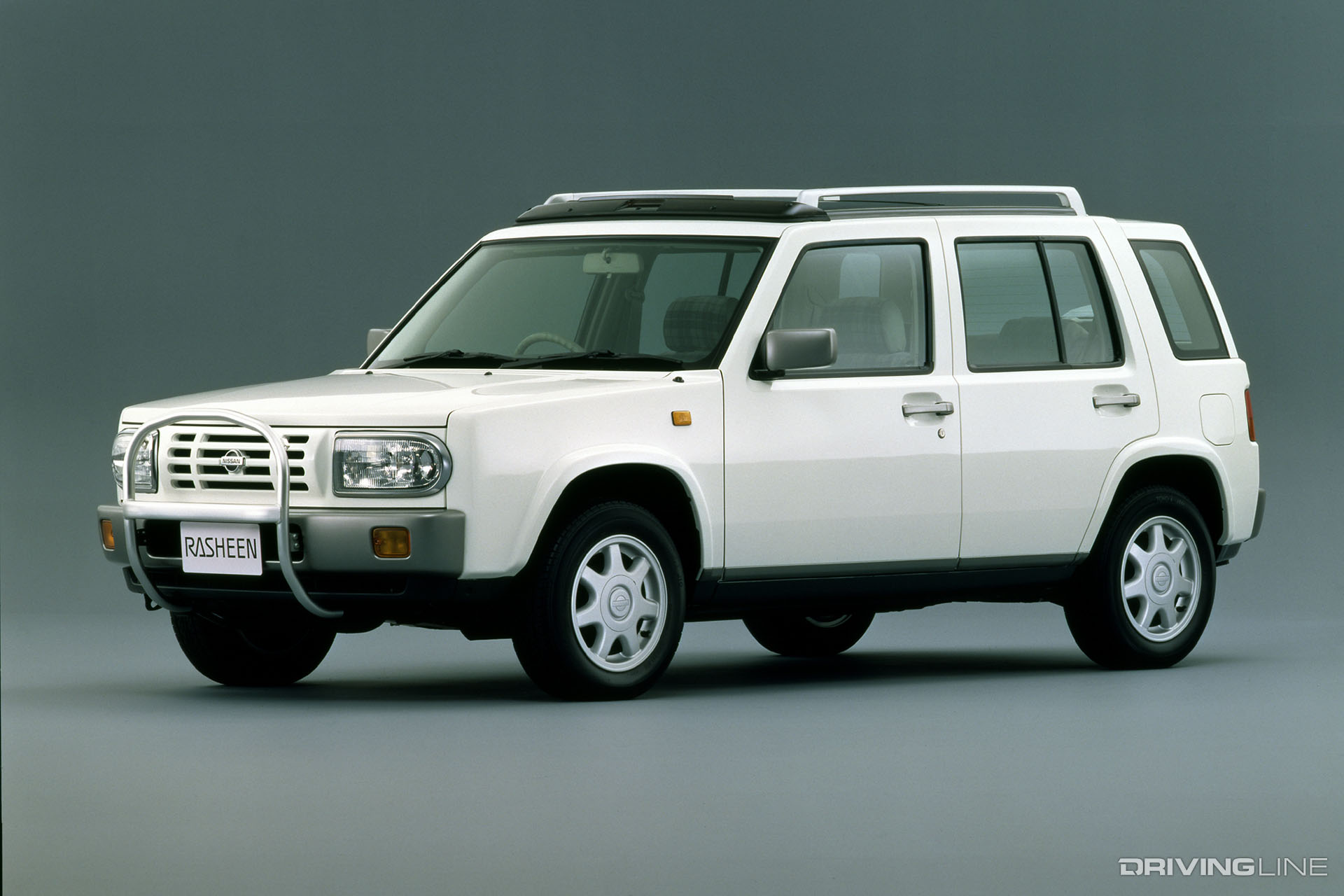 Nissan Rasheen White