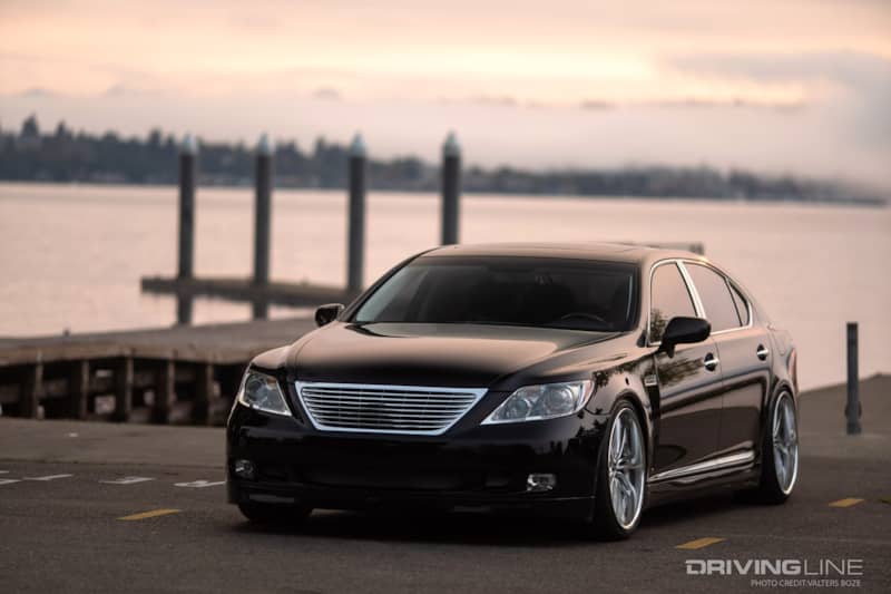 The front profile of the Lexus LS60L looks great, especially under dusk conditions