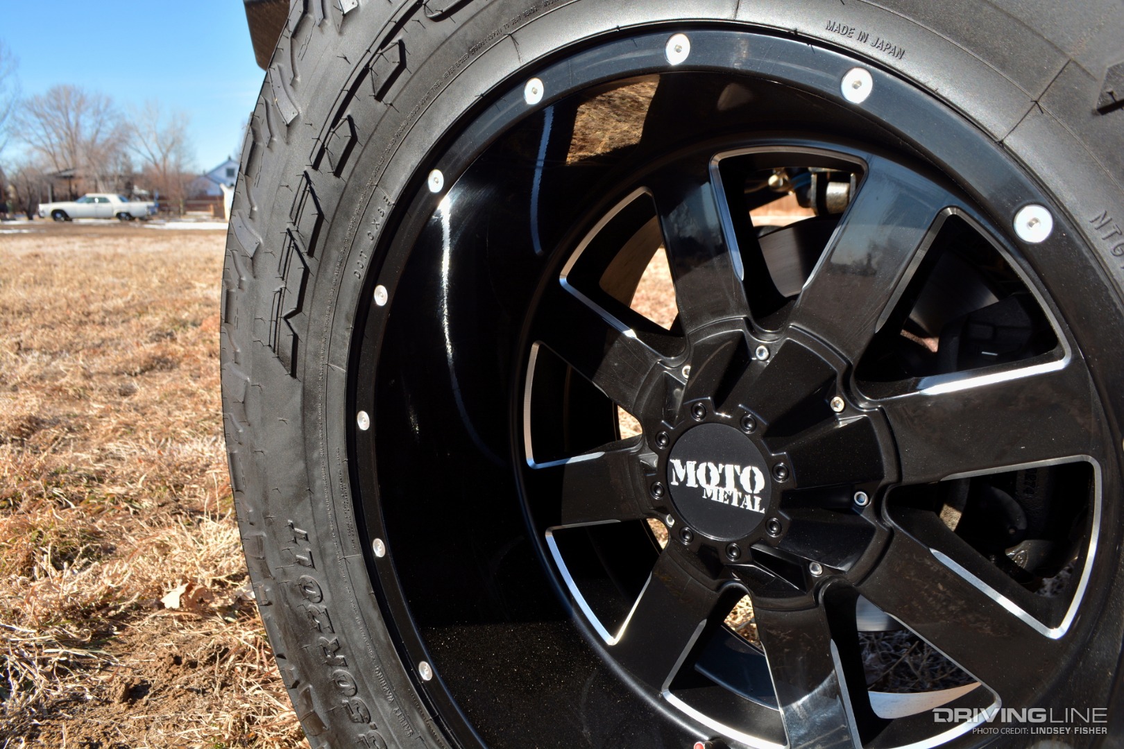 Nitto Trail Grappler on Moto Metal Wheel in field