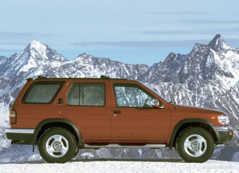 Nissan Pathfinder in mountains