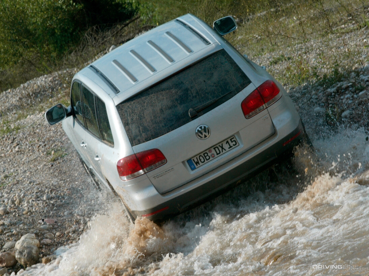VW Touareg leaving water off road