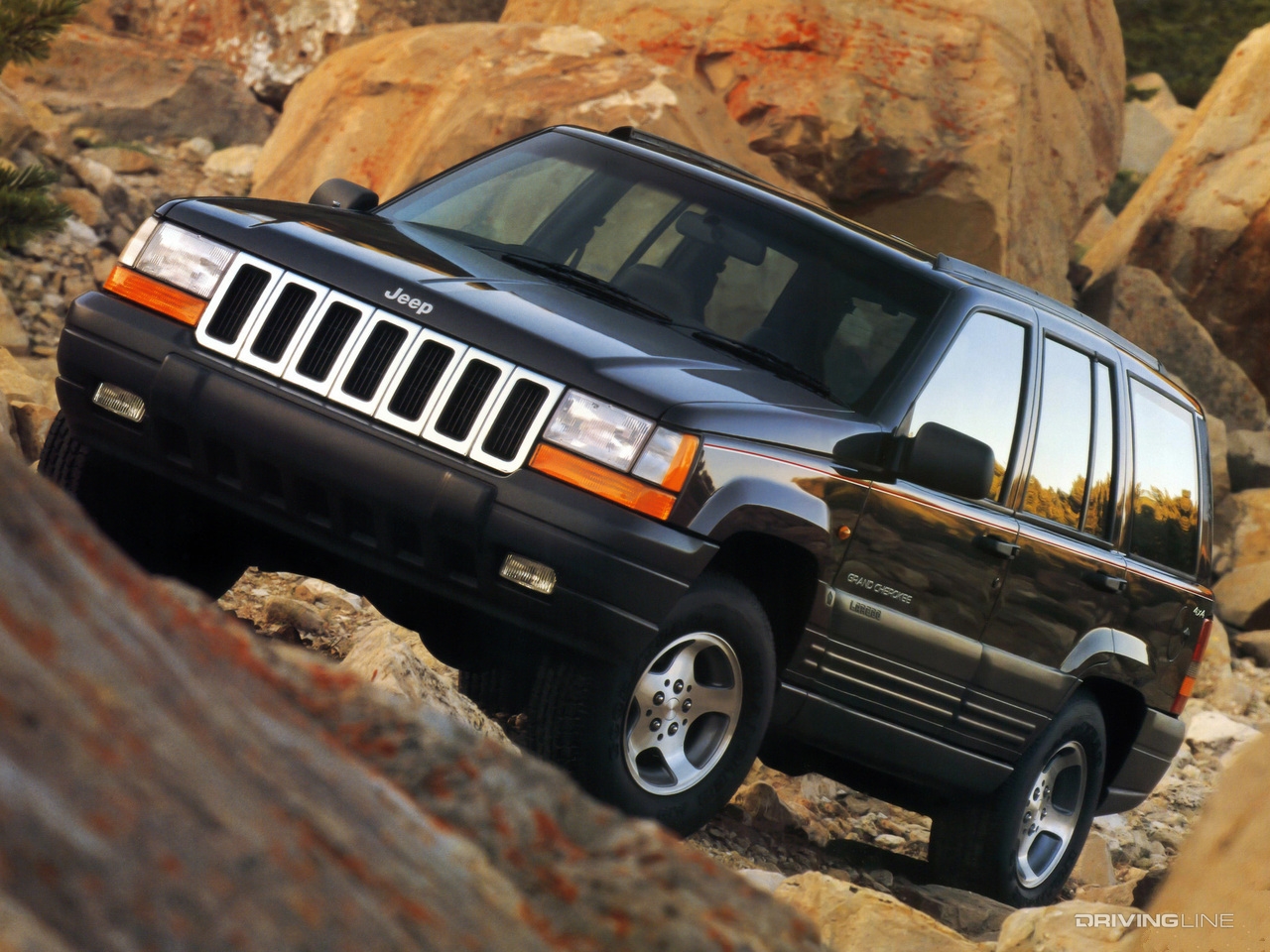 Jeep Grand Cherokee ZJ climbing rocks
