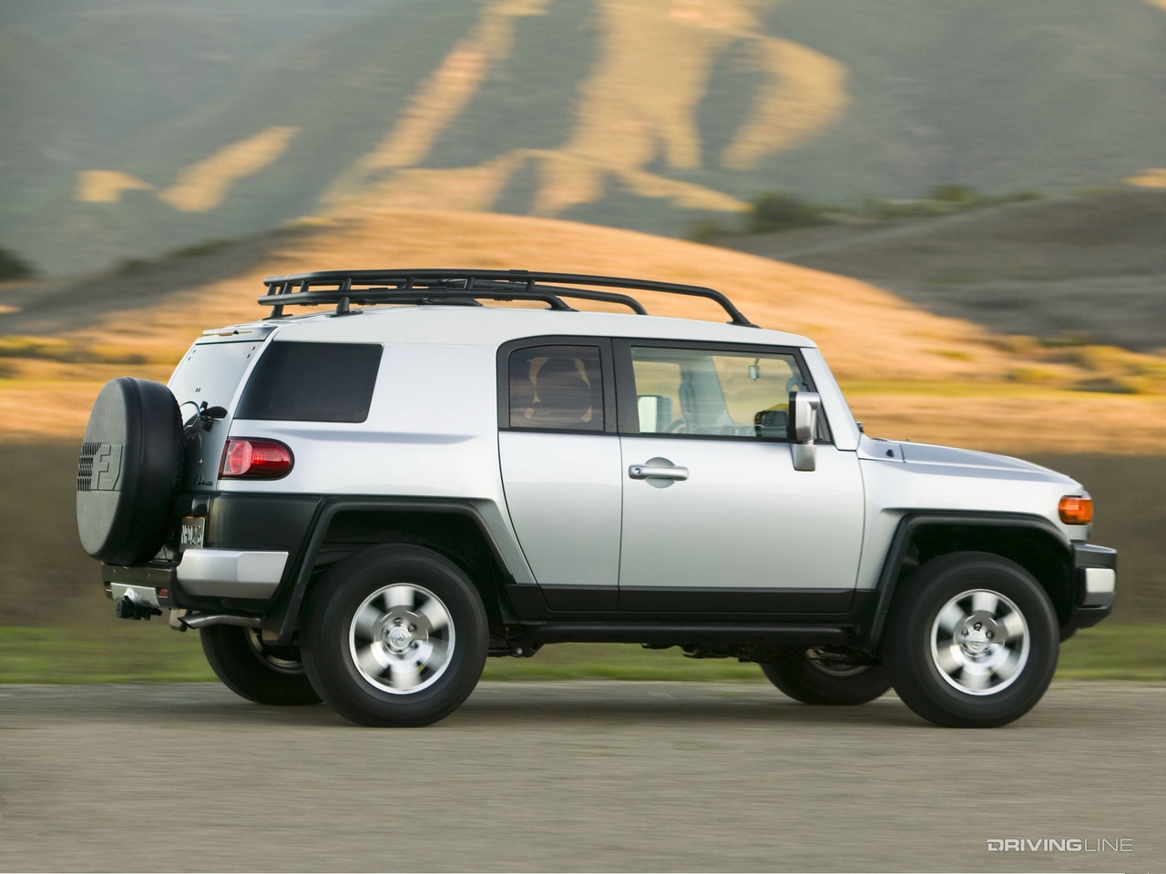 Toyota FJ Cruiser silver sideview