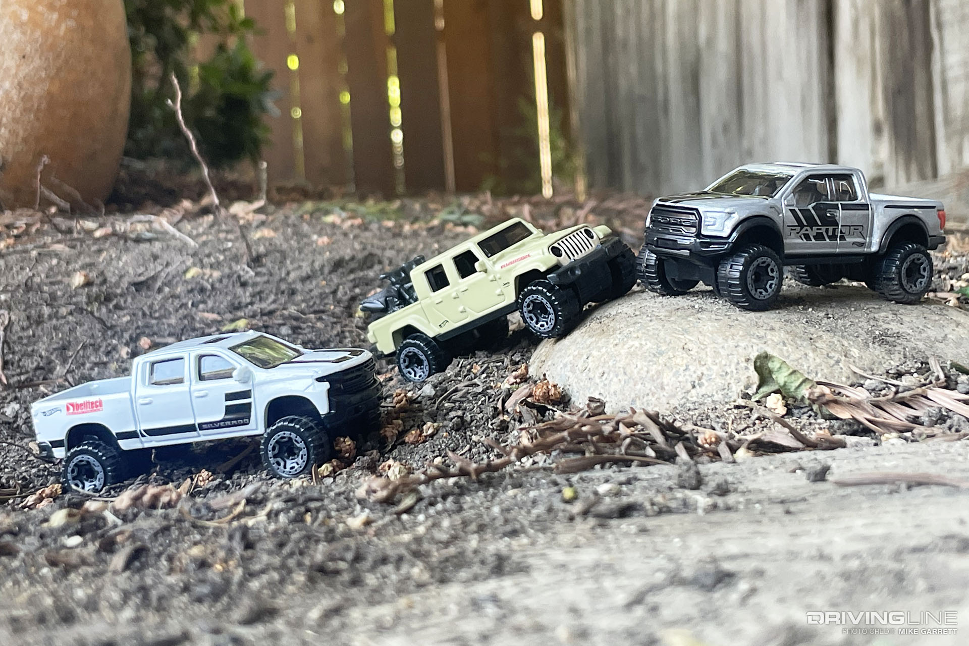 Hot Wheels Trail Boss Gladiator and Raptor