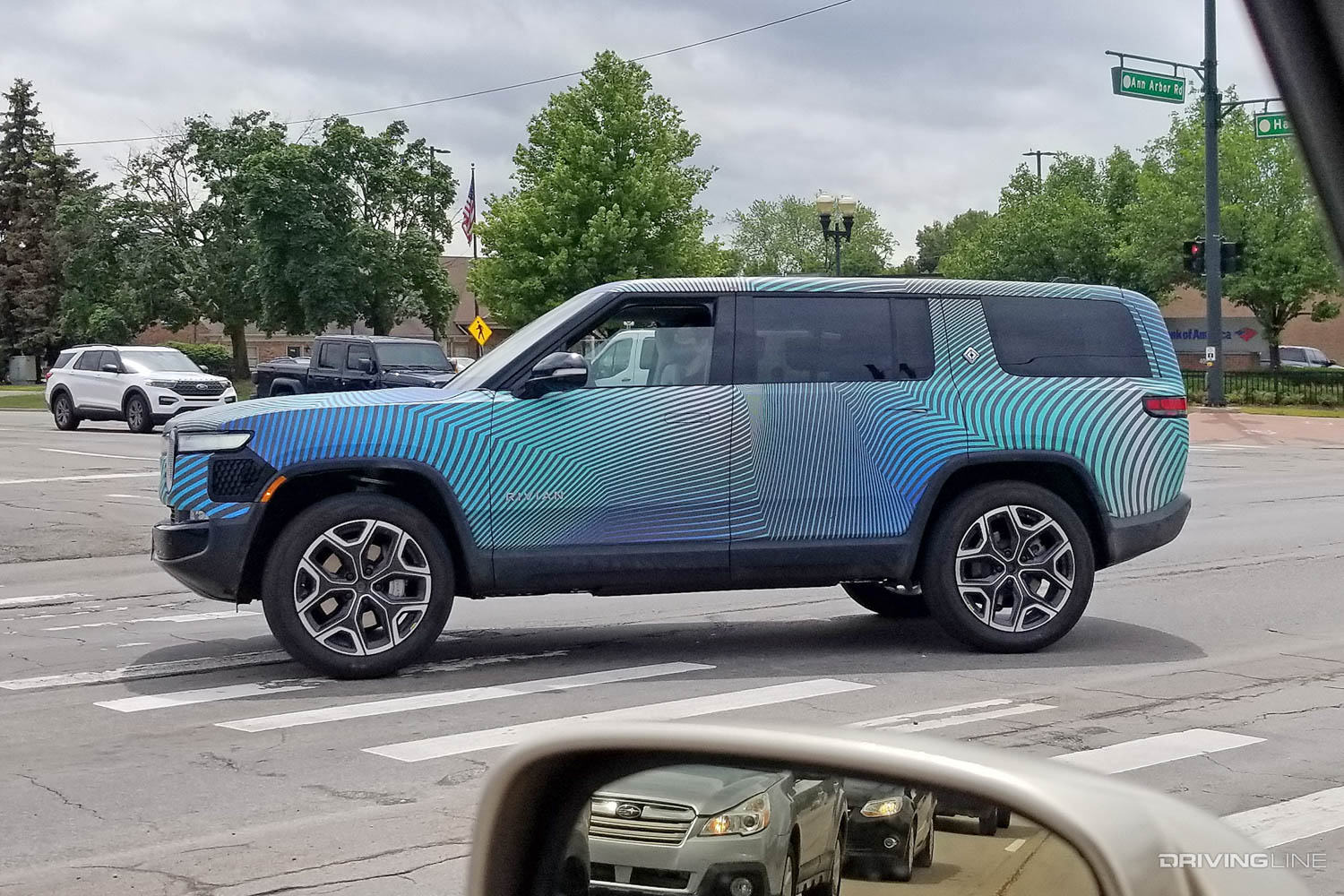 Side Profile of Rivian R1S Spy Photos