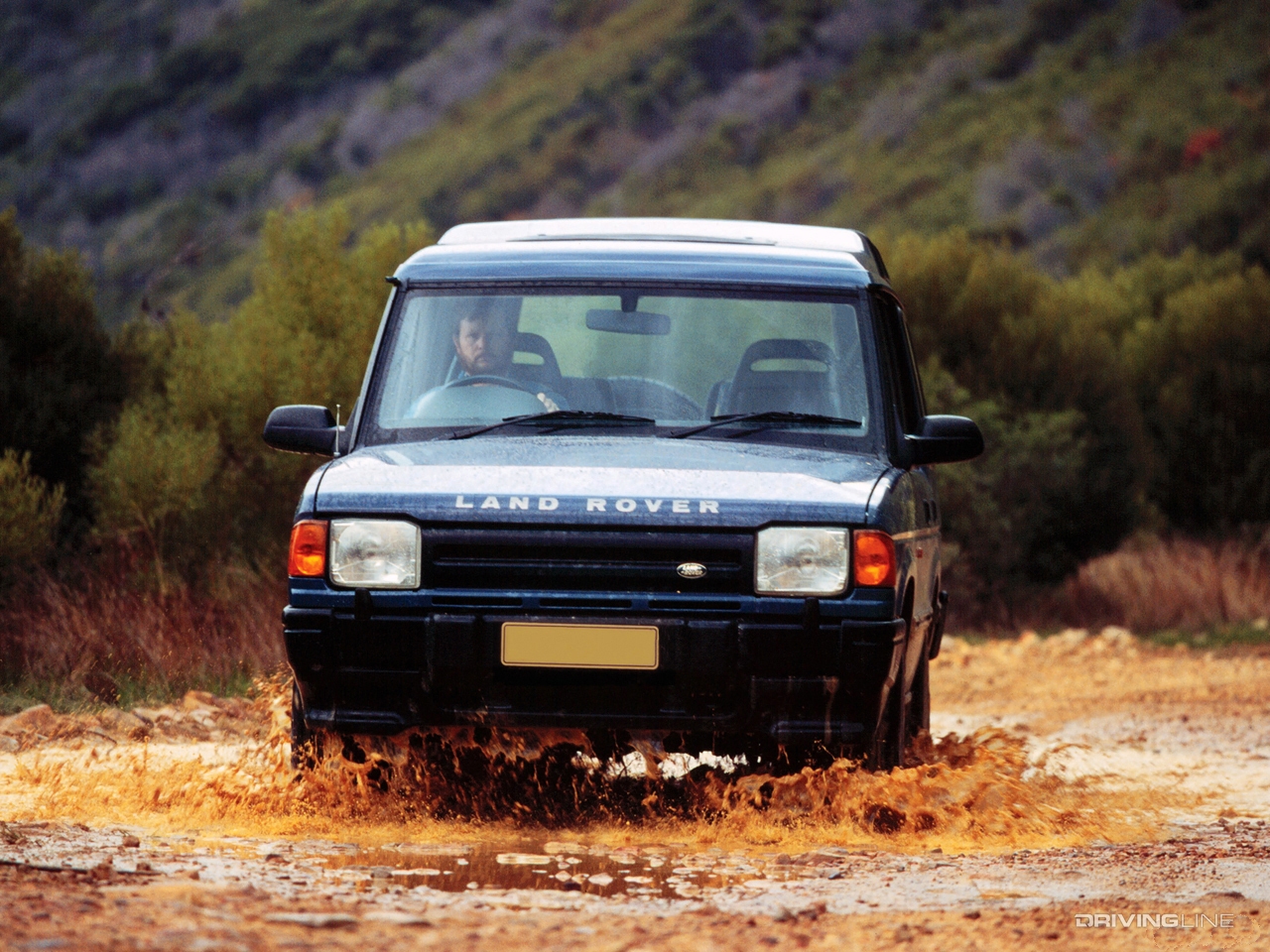 Land Rover Discovery I in the mud and water crossing