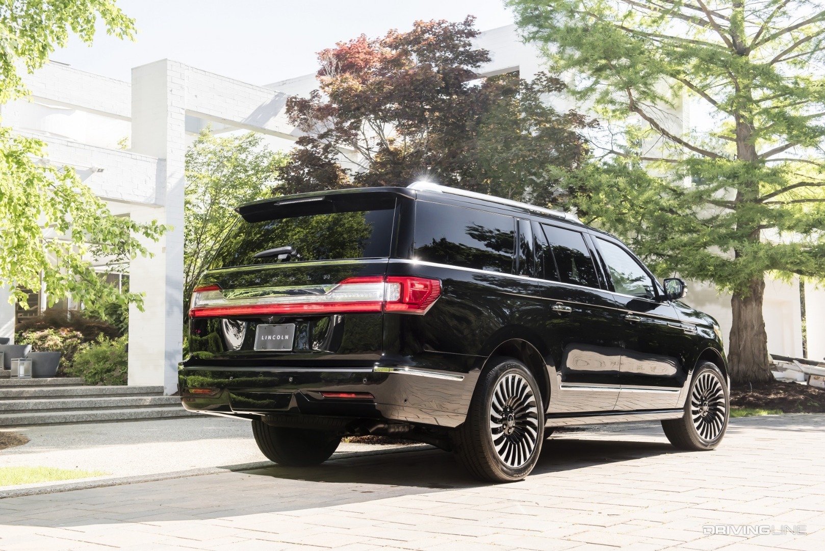 2021 Lincoln Navigator black from behind