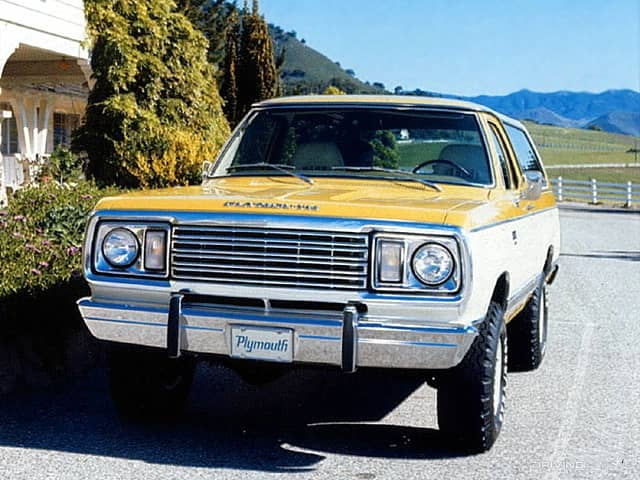 Plymouth Trail Duster in yellow