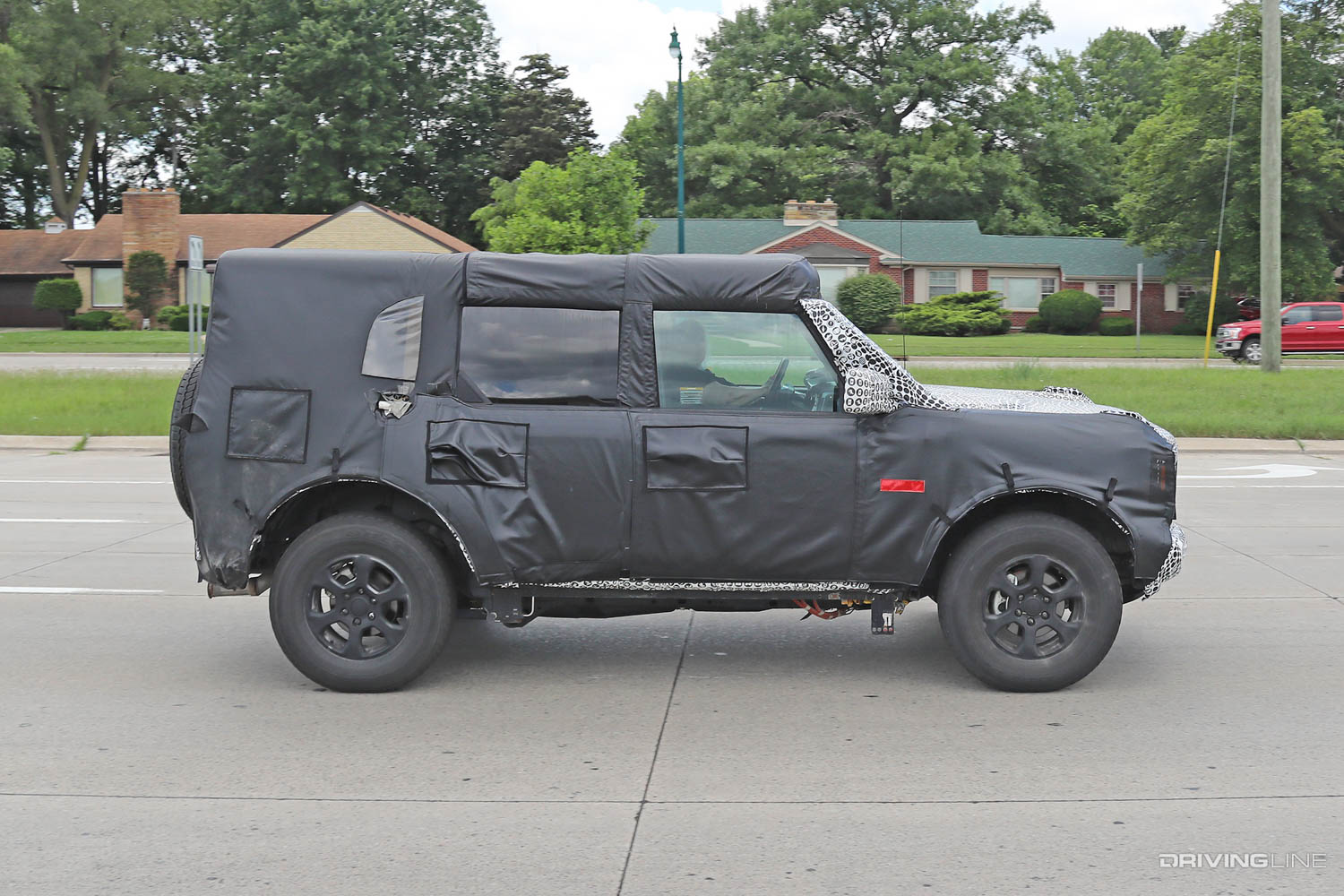 Spy Photos of new Ford Bronco Hybrid prototype side profile