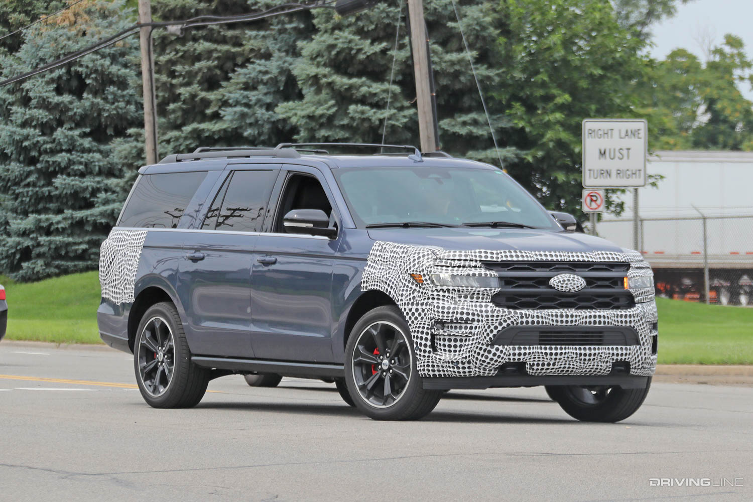 Spy Photos: 2022 Expedition ST front passenger side