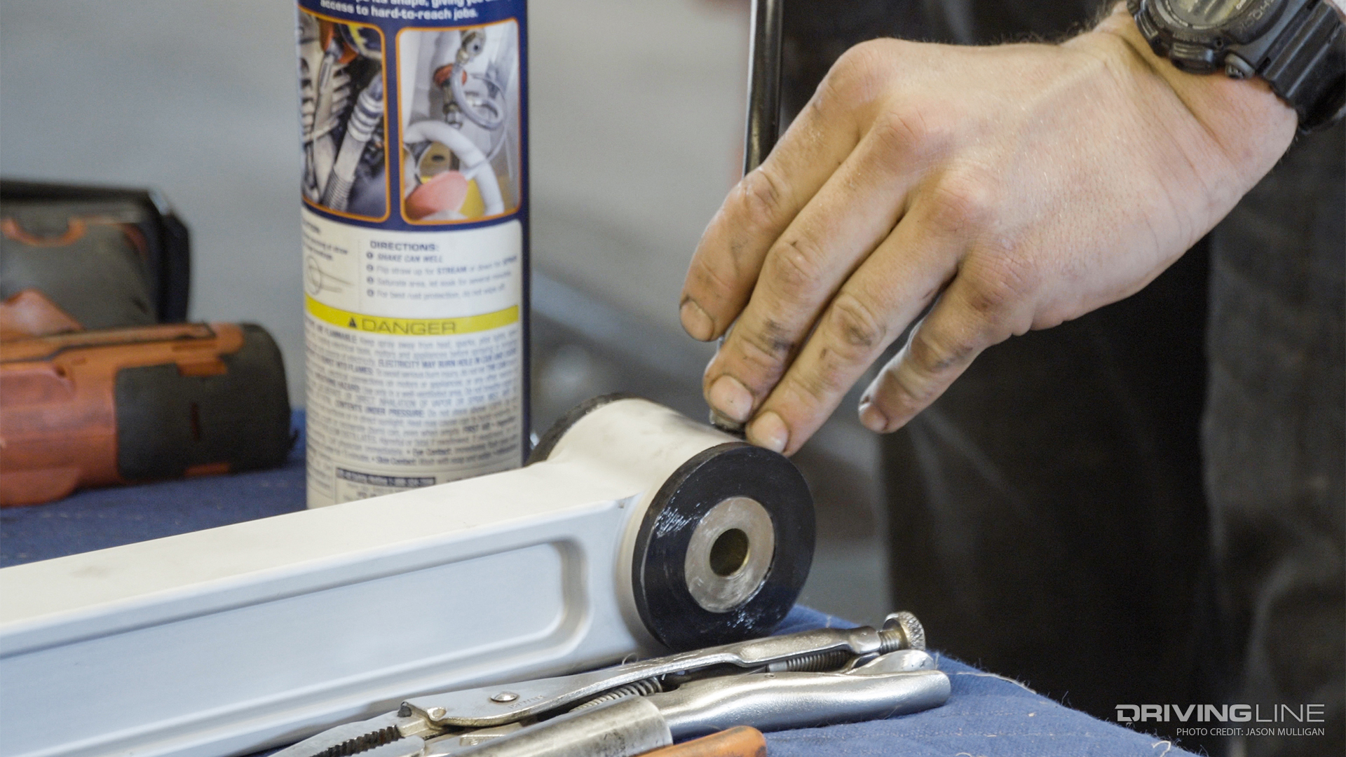 Greasing a suspension arm joint