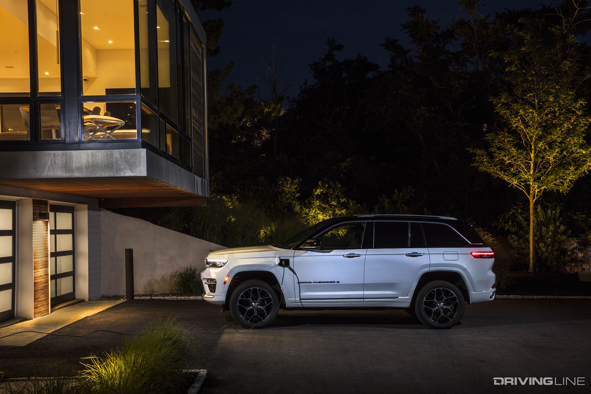 2022 Jeep Grand Cherokee 4xe Hybrid Side View