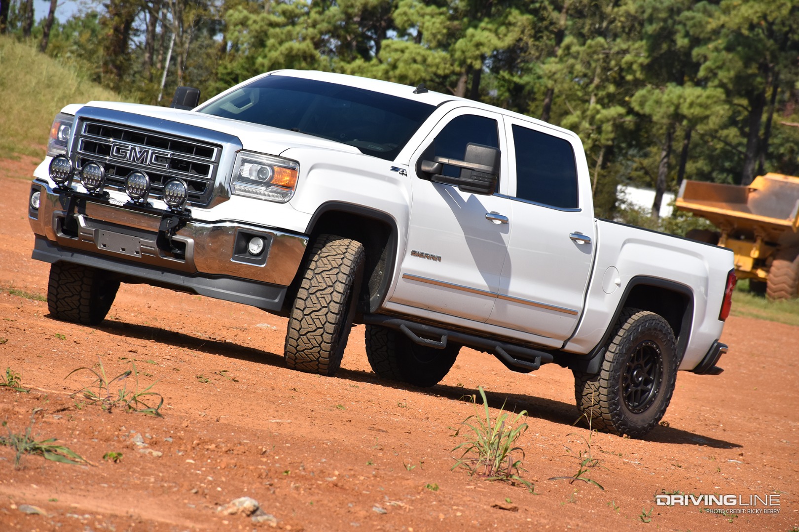 GMC Sierra 1500 on Nitto Recon Grappler tires