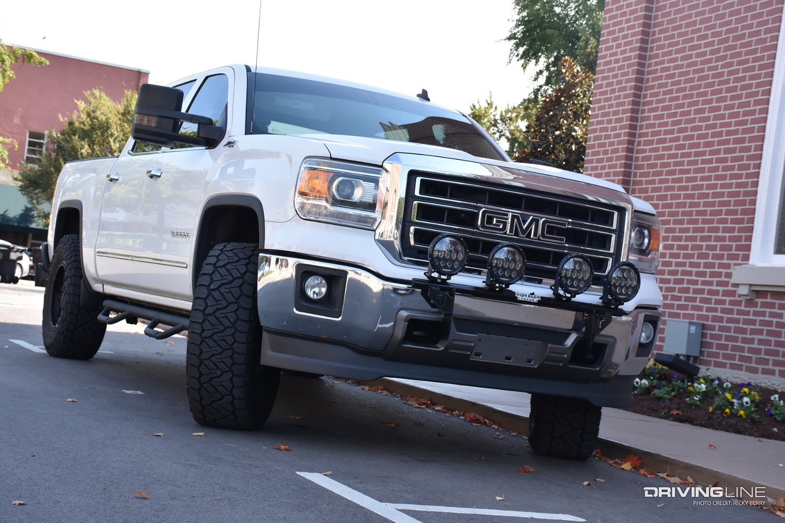 Recon Grappler Truck on a 2014 GMC Sierra on street