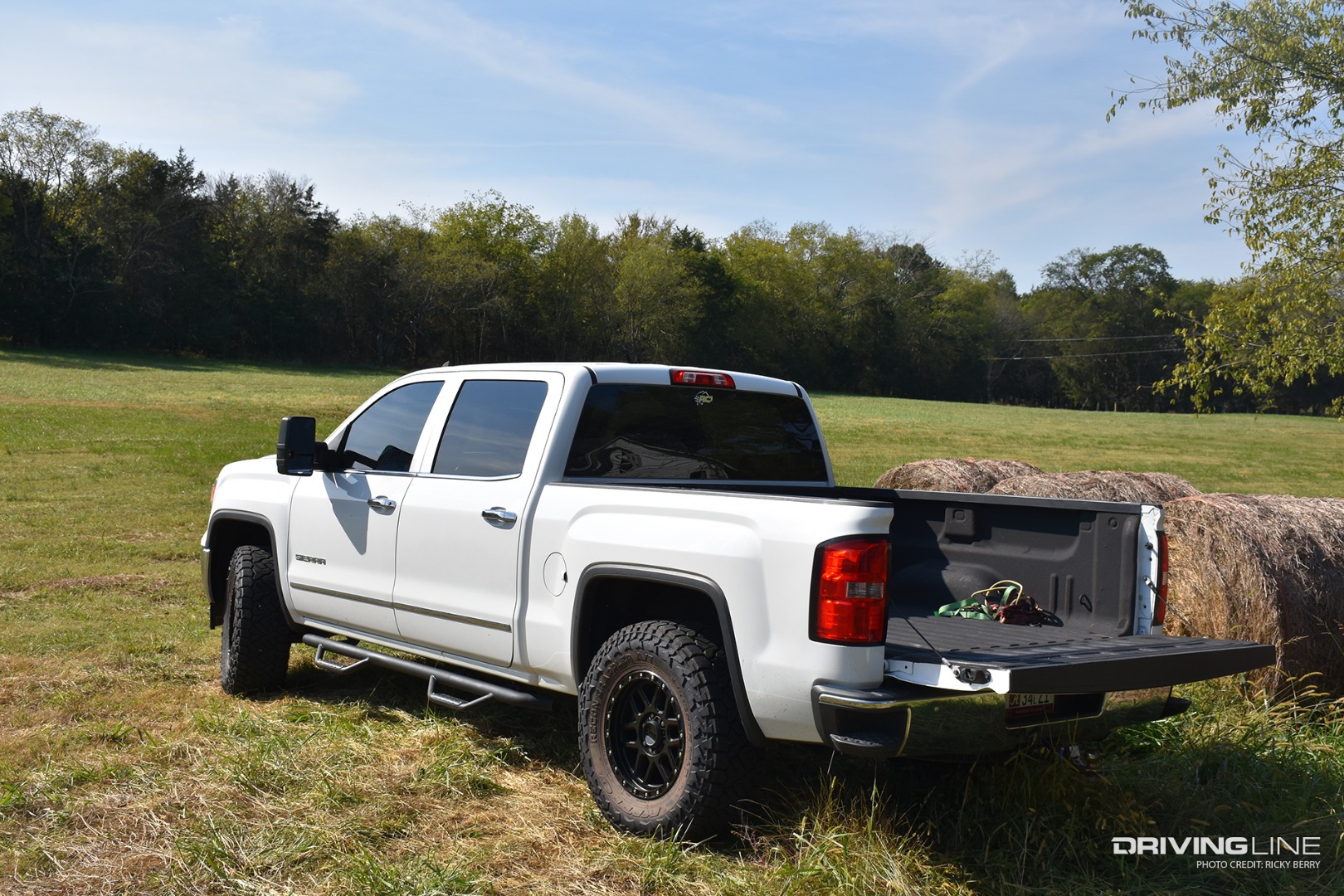Recon Grappler Truck on a 2014 GMC Sierra rear corner on farm