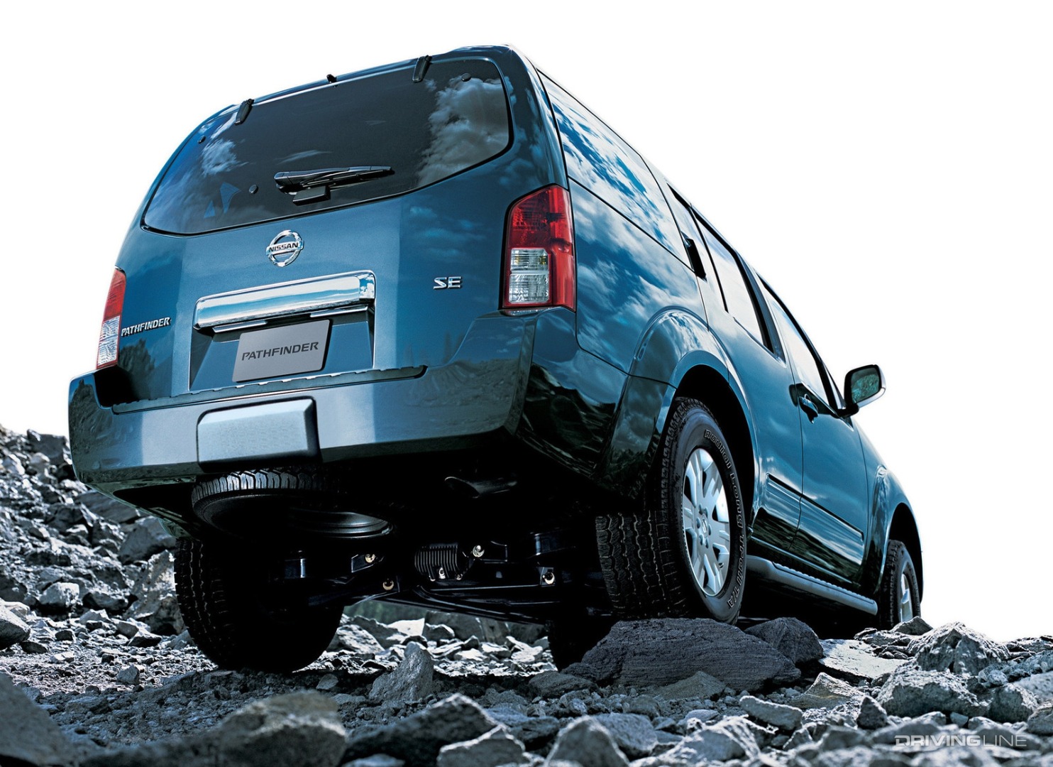 Nissan Pathfinder off-road from the rear 3/4